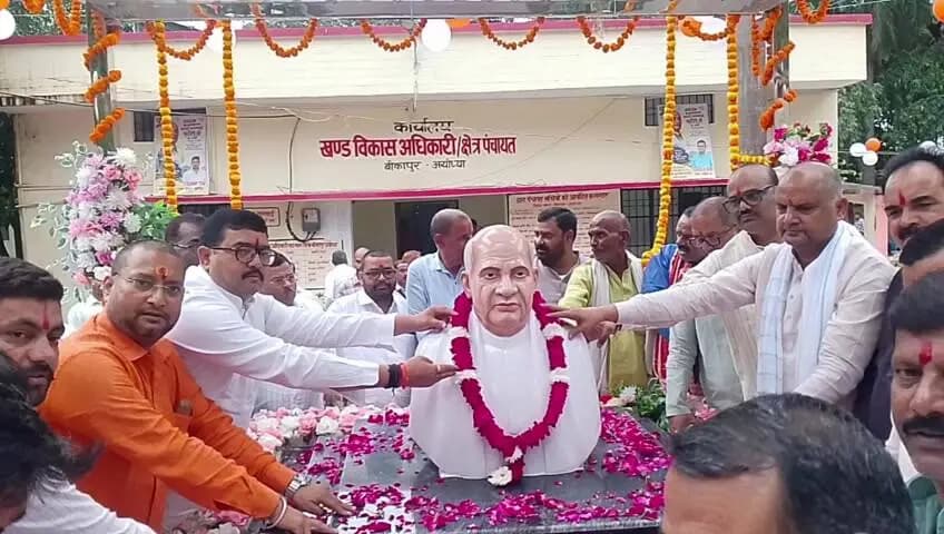 बीकापुर: सरदार वल्लभभाई पटेल की जयंती पर बीकापुर ब्लॉक में प्रतिमा का हुआ अनावरण