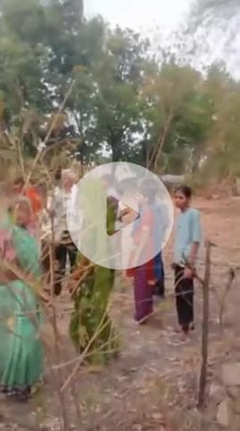 #ब्रेकिंग #न्यूज़ #ललितपुर - ललितपुर के पिसनारी मे #जमीनी_विवाद के चलते हाईबोल्टेज ड्रामा #पुलिस के सामने जमकर #विवाद,