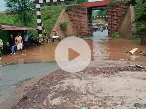 रेलवे मार्केट गुआ मैन एक पुल बना आफत