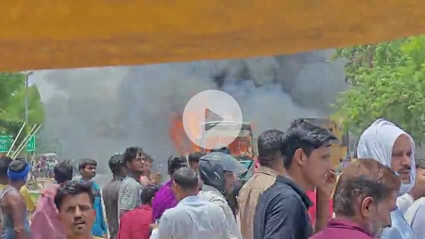 Guljarganj Jaunpur Ac bus me lgi aag
