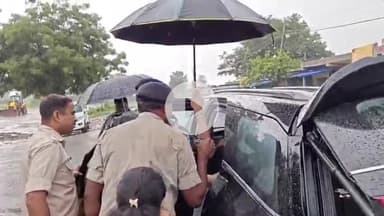 झंडा विवाद को लेकर गरमाई सियासत, सांसद और विधायक को पुलिस ने किया नज़रबंद!