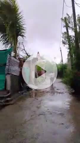 sirwad में बहुत बारिश होने के कारण नली नाले में बहुत पानी भरा गया