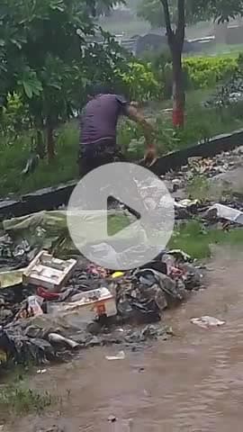 babai Nagari doob mein I hai aawas colony band Hui shamshan Ghat ke dar