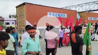 #डोभी में बिहार बंद के मौके पे राष्ट्रिय जनता दल के कार्यकर्ताओं के द्वारा किया गया चक्का जाम।