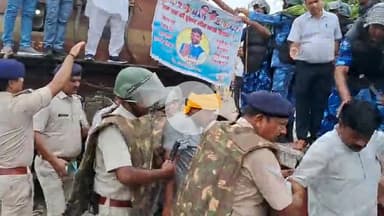 बिहार बंदी के दौरान ट्रैन रोककर किया विरोध @vkvishal597 #नमन_नोखा #विशाल_कुशवाहा