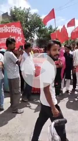 10 ट्रेड यूनियन के आह्वान पर ऐक्टू से सबंद् बिहार राज्य स्थानीय निकाय कर्मचारी महासंघ नगर निगम समस्तीपुर ने हड़ताल की