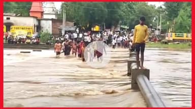 #ब्रेकिंग_न्यूज लगातार हो रही #बारिश से नदी नाले उफान पर, #खेडर_नदी उफनाई #पुल के दो फिट ऊपर तक तेज रफ्तार से वह रहा पा