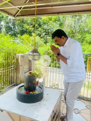 सावन माह के प्रथम दिन देवो के देव महादेव सभी भक्तों की मनोकामना पूर्ण करें.
#हर हर महादेव
#ओम नमः शिवाय