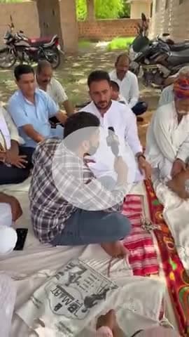 नागौर जिले के मेड़ता पशुमेले से सभी वैध दस्तावेजों के साथ पुलिसएस्कॉर्ट मेंरवाना हुए बैलोंऔरगाड़ियों को बांसवाड़ा में उपद्रवियों के दबाव में पकड़ लियागया।बैल और वाहन मुक्त करने हेतु किसानों का धरना पशुप्रदर्शनी स्थल नागौर में
#हनुमानबाँगडा़