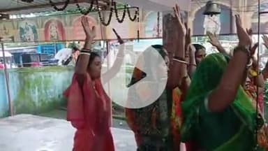 सिसई प्रखंड क्षेत्र में #सावन के पहले #सोमवारी पर #मंदिरों में #भक्तों की #भारी #भीड़