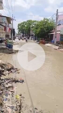 बड़हरिया युवराज मरीज हॉल के पास एक दिन का नजारा बारिश का हुआ लोगो आने जाने में समस्या हो रही है