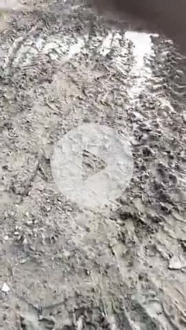 hamara gaon billo ka road ka halat dekh lijiye mukhiya log vote lene ke bad kahan so jata hai pata hi nahin chalta