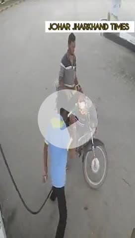 तेलंगाना के सिद्दीपेट जिले के #Telangana #Siddipet #PetrolPumpFire #BikeFireIncident #CCTVFootage #LatestUpdates
