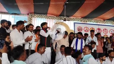 मध्यप्रदेश #टीकमगढ़ में कुशवाहा जन आक्रोश में फूटा लोगों का गुस्सा गजेंद्र ठाकुर को संरक्षण देने वाले एसपी एवं दिगौड़ा टीआई को तत्काल हटाने की मांग गजेंद्र ठाकुर कुछ #समय से पुरे कुशवाहा समाज को #गाली दे रहा है लेकिन मध्यप्रदेश पुलिस ने संर