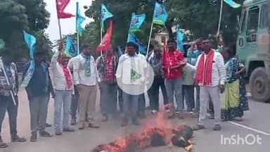 శంకరపట్నం: డిపిఓ దిష్టిబొమ్మను దగ్ధం చేసిన టీజేఏ,సిపిఐ నాయకులు...