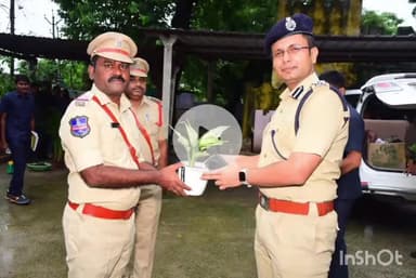 నెక్కొండ: ప్రజల ఫిర్యాదులపై తక్షణమే స్పందించాలి వరంగల్ పోలీస్ కమిషనర్  సన్ ప్రీత్ సింగ్ నెక్కొండ పోలీస్ స్టేషన్ తనిఖీ