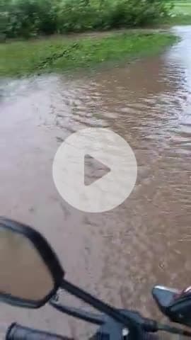 कापू विजयनगर : के कन्द्रजा गाँव से पंड्रापाठ जाने वाली सड़क का बुरा हाल स्थानीय लोगों को हो रही परेशानी सड़क में पानी #