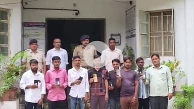 ઘોઘંબા: રાજગઢ પોલીસ દ્વારા તેરા તુજકો અર્પણ કાર્યકમ અંતર્ગત રૂ.2,16,696ના 8 મોબાઇલ મૂળ અરજદારોને પરત સોંપાયા