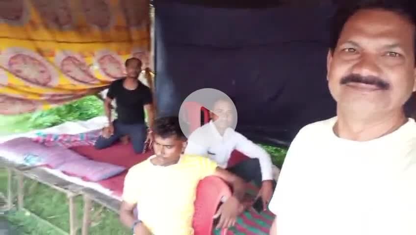 DVC, चंद्रपूरा में, ए. एम. सी.व. ए. आर. सी.मजदूरों द्वारा स्थाईकरण को लेकर गेट जाम किया गया है |
