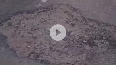 ਜਲੰਧਰ 2: ਪਿੰਡ ਚਿੱਟੀ ਤੋਲ ਲਾਂਬੜਾ ਰੋਡ ਤੱਕ ਦੀ ਸੜਕ ਦੀ ਹਾਲਤ ਖਰਾਬ ਪਿੰਡ ਦੇ ਬੱਚਿਆਂ ਨੇ ਕੰਮ ਕੀਤਾ ਸ਼ੁਰੂ #jansamasya