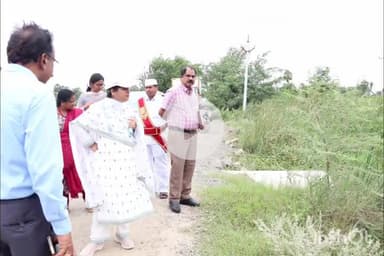 నెక్కొండ: జిల్లా కలెక్టర్ నెక్కొండ పాఠశాలను, తనిఖీ చేశారు అలాగే అప్పలరావుపేట చెరువును  పరిశీలించారు