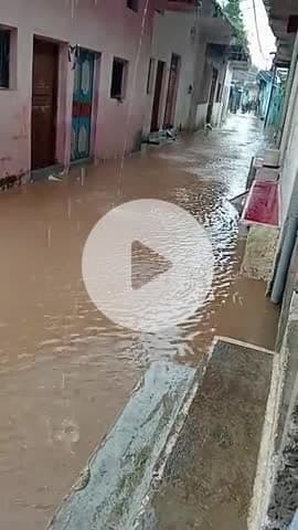 आरोन वार्ड नंबर 14 में बरबटा पूरा में घर घर में पानी भरा रहा है प्रशासन कोई सुनवाई नहीं कर रही #आरोन