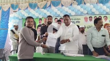 బుగ్గారం: బుగ్గారంలో లబ్ధిదారులకు రేషన్ కార్డులు, కల్యాణ లక్ష్మి చెక్కులు పంపిణీ చేసిన మంత్రి అడ్లూరి