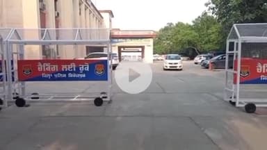 ਘੱਲ ਖੁਰਦ: ਪੁਲਿਸ ਚੌਂਕੀ ਮੁੱਦਕੀ ਦੇ ਨੇੜੇ ਪੁਲਿਸ ਵੱਲੋਂ ਨਾਕਾਬੰਦੀ ਦੌਰਾਨ ਚੋਰੀ ਦੇ ਨੌ ਮੋਟਰਸਾਈਕਲ ਇਕ ਐਕਟਿਵਾ ਕੀਤੀ ਬਰਾਮਦ