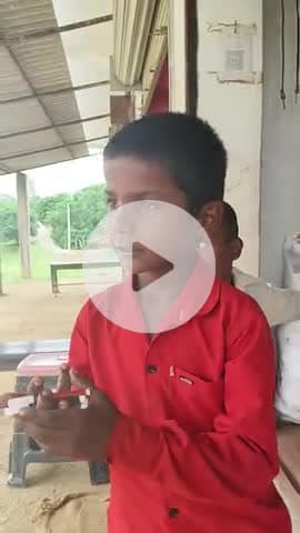 सरकारी स्कूल की स्थिति 12 बजे हो रही है छुट्टी टीचर ले रहे बैठने का पैसा। ना सही खाना , ना कोई अनुशासन ,