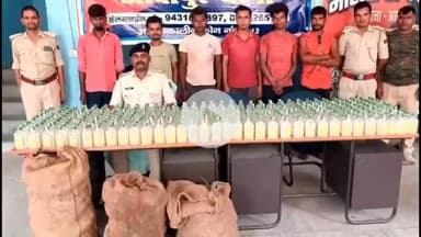 आदापुर: आदापुर थाना क्षेत्र के मूर्तिया सैनिक रोड के पास से 840 बोतल नेपाली शराब के साथ एक व्यक्ति गिरफ्तार, अन्य शराबी भी धराए