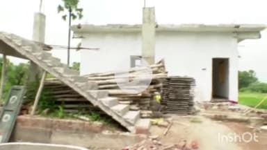 ఎల్కతుర్తి: జిల్లాలోని పెంబర్తి, వీర నారాయణపూర్ గ్రామాల్లో పురోగతిలో ఉన్న ఇందిరమ్మ ఇళ్ల నిర్మాణాలను పరిశీలించిన కలెక్టర్ స్నేహ శబరీష్