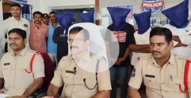 తల్లాడ: రాగి తీగ దొంగలను ఐదుగురిని అరెస్ట్ చేసినట్టుగా తెలియజేసిన డి.ఎస్.పి రవీందర్ రెడ్డి