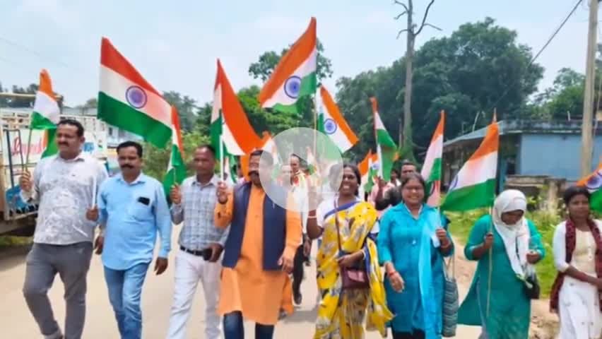 हाट गम्हरिया: हाटगम्हरिया में भाजपा मंडल ने निकाली तिरंगा यात्रा, देशभक्ति नारों से गूंजा इलाका