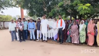 डौण्डी: 200 ग्रामीण एकजुट होकर कलेक्टर से छुआछूत फैला रहे ग्रामीणों के खिलाफ शिकायत करने पहुंचे जिला कार्यालय