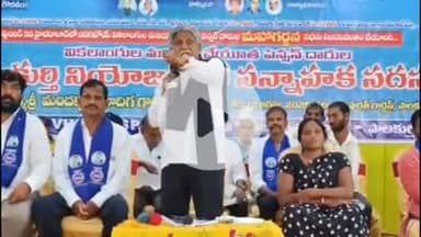 దేవరుప్పుల: పాలకుర్తి మండల కేంద్రంలో నిర్వహించిన వికలాంగుల చేయూత పెన్షన్ దారుల నియోజకవర్గ స్థాయి సమావేశానికి హాజరైన మందకృష్ణ మాదిగ