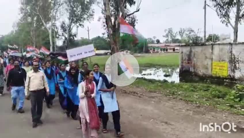 हर घर तिरंगा हर घर स्वच्छता अभियान के अंतर्गत शासकीय हाई सेकेंडरी स्कूल गढ़ी के छात्र-छात्राओं द्वारा किया रैली का आयोजन