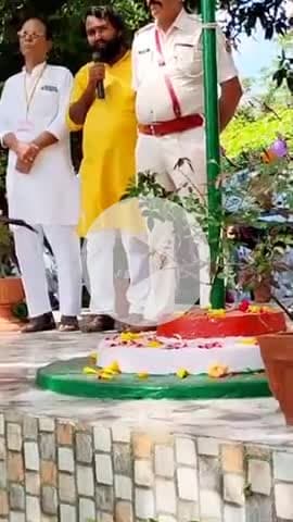 🇮🇳 स्वतंत्रता दिवस पर #लौरिया_विधानसभा में स्कूलों, कोचिंग संस्थानों, थाना परिसर व पार्टी कार्यालयों में जाकर सभी को शुभकामनाएं दीं व एकता का संदेश दिया।
आज हम वीर शहीदों को नमन करते हैं और संविधान व लोकतंत्र की रक्षा का संकल्प लेते हैं।