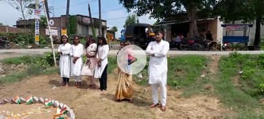 गुरुआ प्रखंड मे आजादी का ज
जश्र,विभिन्न संस्थान मे फहराया गया तिरंगा असोक कुमार