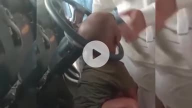 "गाड़ी में बैठे बच्चों की सुरक्षा आपकी जिम्मेदारी है, लापरवाही न करें 🙏🚙👦👧" #वायरल_वीडियो