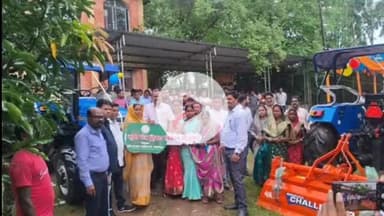 बोराम: विधायक मंगल कालिंदी ने बोड़ाम प्रखंड कार्यालय में मुख्यमंत्री ट्रैक्टर एवं कृषि यांत्रिकीकरण (पंप सेट) का किया वितरण