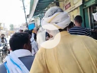 deeg me kiry vikry par huaa mahol kharab kisaan presaan