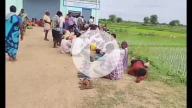 అనుముల: అనుముల లో చెప్పులు పేపర్లు ఆధార్ యూరియా కోసం పాటలు పడుతున్న రైతాంగం