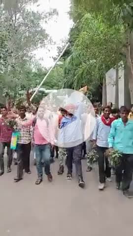 #किसानों की #उर्द की #फसल नस्ट होने पर किसानों की आवाज गूंजी #DM_कार्यालय #ललितपुर ///