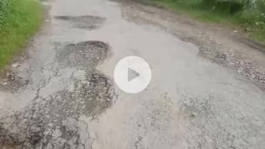 बाराकोट:चौमेल मऊ सड़क की बदहाली पर ग्रामीणों ने जताया आक्रोश दुर्घटना को दावत दे रही है सड़क