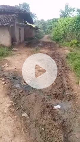 मणिका प्रखंड के पंचायत रॉकी कला गांव लंका का बहुत दिन से रोड खराब है आने जाने में बहुत परेशानी हैं
