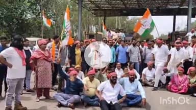 NH 30 की बदहाल अवस्था शहर में बंद पड़े स्ट्रीट लाइट को चालू करने व CG27 गाड़ियों को टोलफ्री करने की मांग को लेकर जिला कांग्रेस #कोंडागांव ने मसोरा टोल नाके का किया घेराव