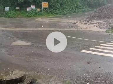 yha barish bhot tej ho rhi he kripya krke taal k pass na jaye kioki pani ka jaal star kbhi bhi bad skta he