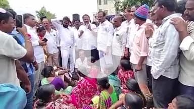 భూత్పూర్: భూత్పూర్లో రైతుల రాస్తా రోకో.. ట్రాఫిక్ జామ్ రైతులకు మద్దతు:మాజీ మంత్రులు , మాజీ ఎమ్మెల్యేలు