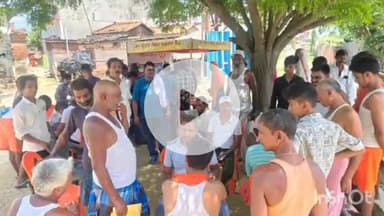 नरकटिया: नरकटिया विधानसभा के पुनहिया में सोमवार को जनसुराज द्वारा 200 लोगों का पारिवारिक लाभ कार्ड बनाया गया