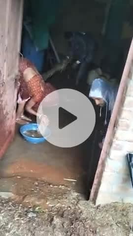 ग्राम चंदोलिया में चंपालाल जी धाकड़ के घर में पानी बहुत गिरने के कारण घर के अंदर पानी घुस गया